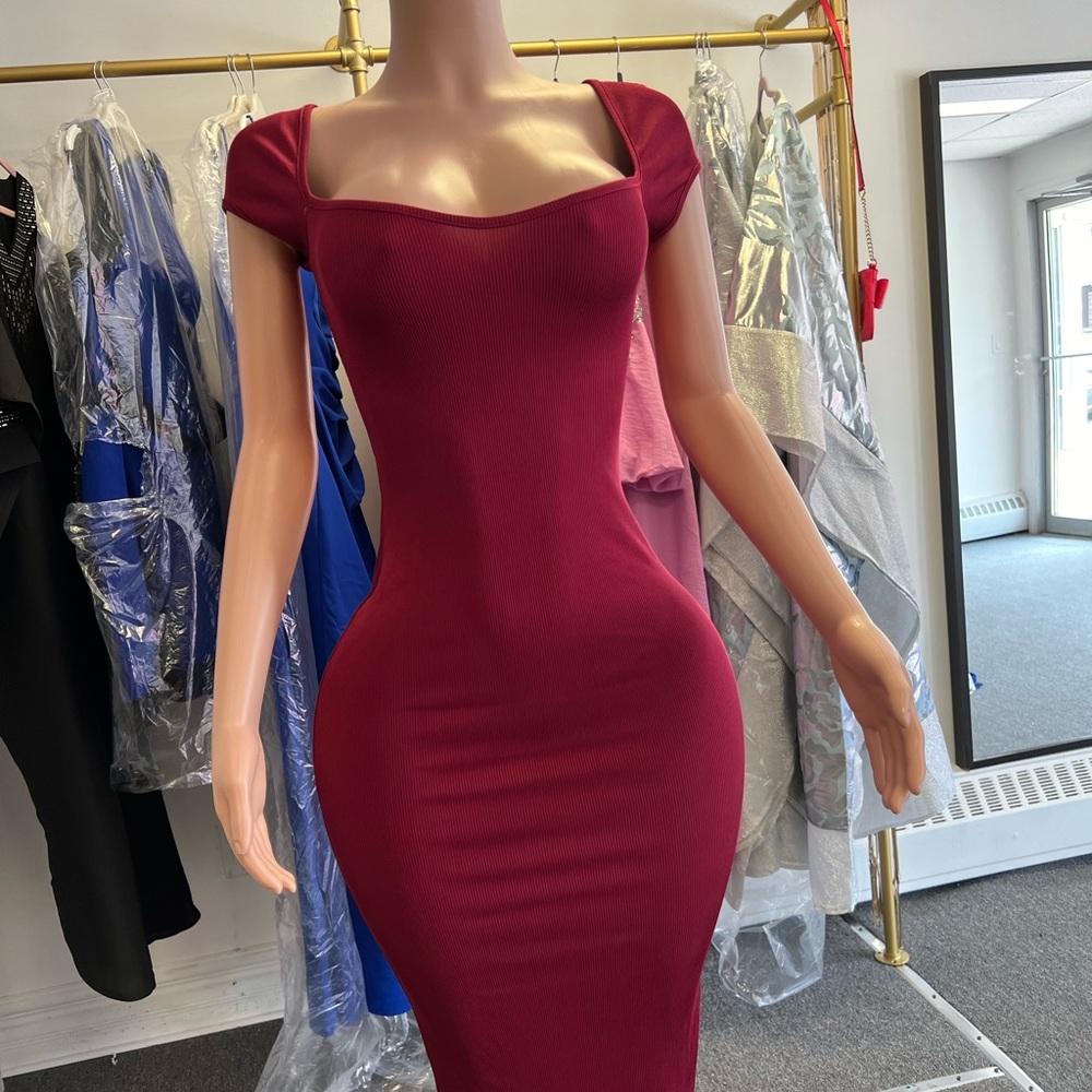 Beautiful Dress - Picture 4 of 5